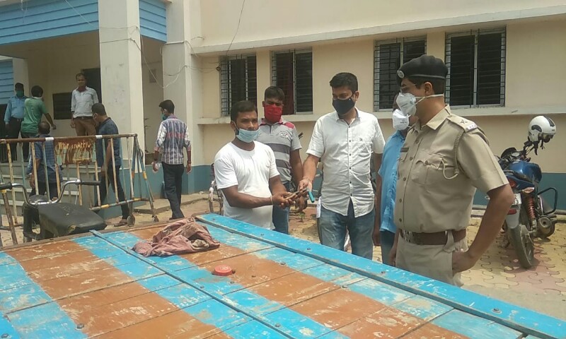 আদিবাসী সংগঠনের নতুন সভাপতিকে দায়িত্ব হস্তান্তর নিয়ে রণক্ষেত