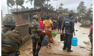 Yaas Cyclone: ইয়াসে তছনছ দিঘা, আটকে পড়া মানুষজনকে উদ্ধারে নেমেছে সেনা 1