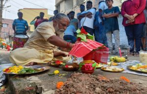 Khuti Puja 2025 | উল্টো রথে খুঁটি পুজোর মধ্যে দিয়ে পুজোর প্রস্তুতি শুরু কাঁচরাপাড়া আমরা সবাই ক্লাবের 3